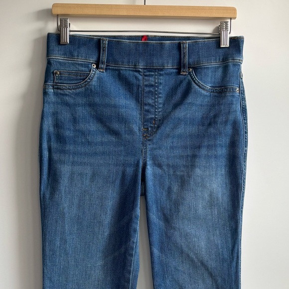 SPANX Shape EveryWear Flare Blue Denim Jeans Size Medium in Authentic Blue Wash - Picture 15 of 16